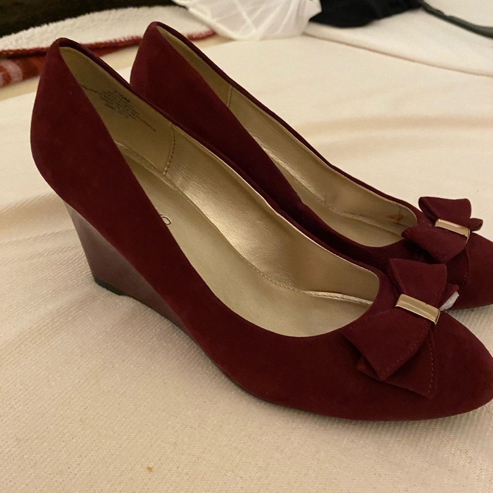 Bandolino women’s dress shoes suede and patent size 7 1/2